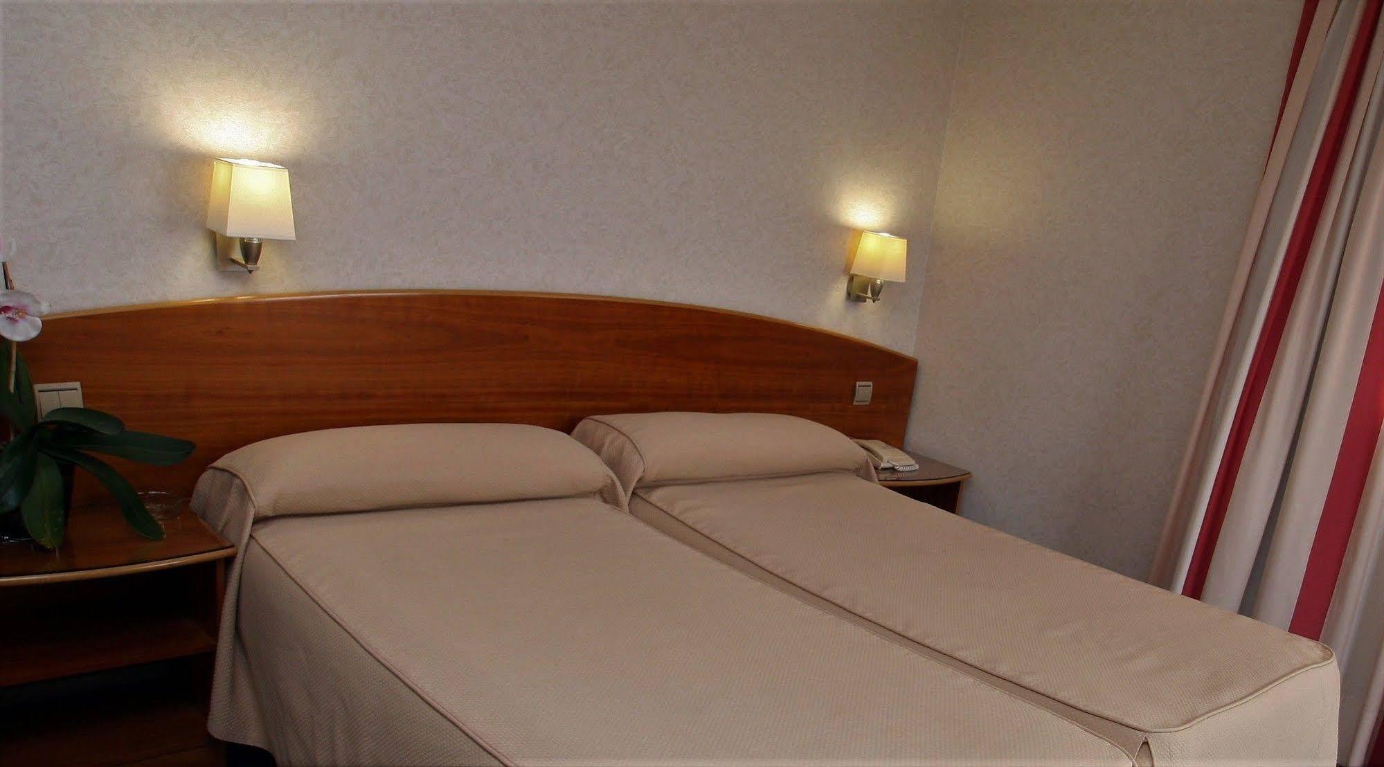 Hotel Castilla Alicante Exterior photo